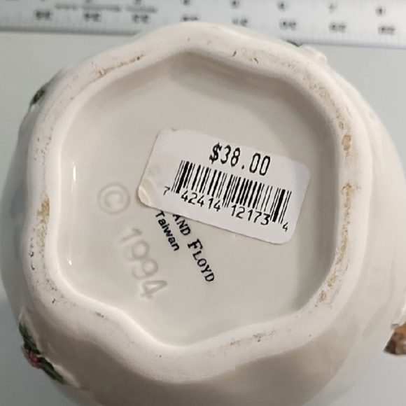 Vintage Fitz & Floyd Bow & Holly Holiday Ceramic Vase with Red and Gold Accents - Picture 7 of 8